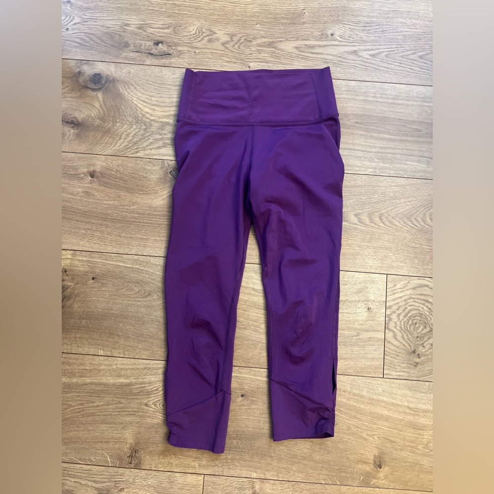 All in motion purple leggings with cute gathering detail on bottom w/ peep hole